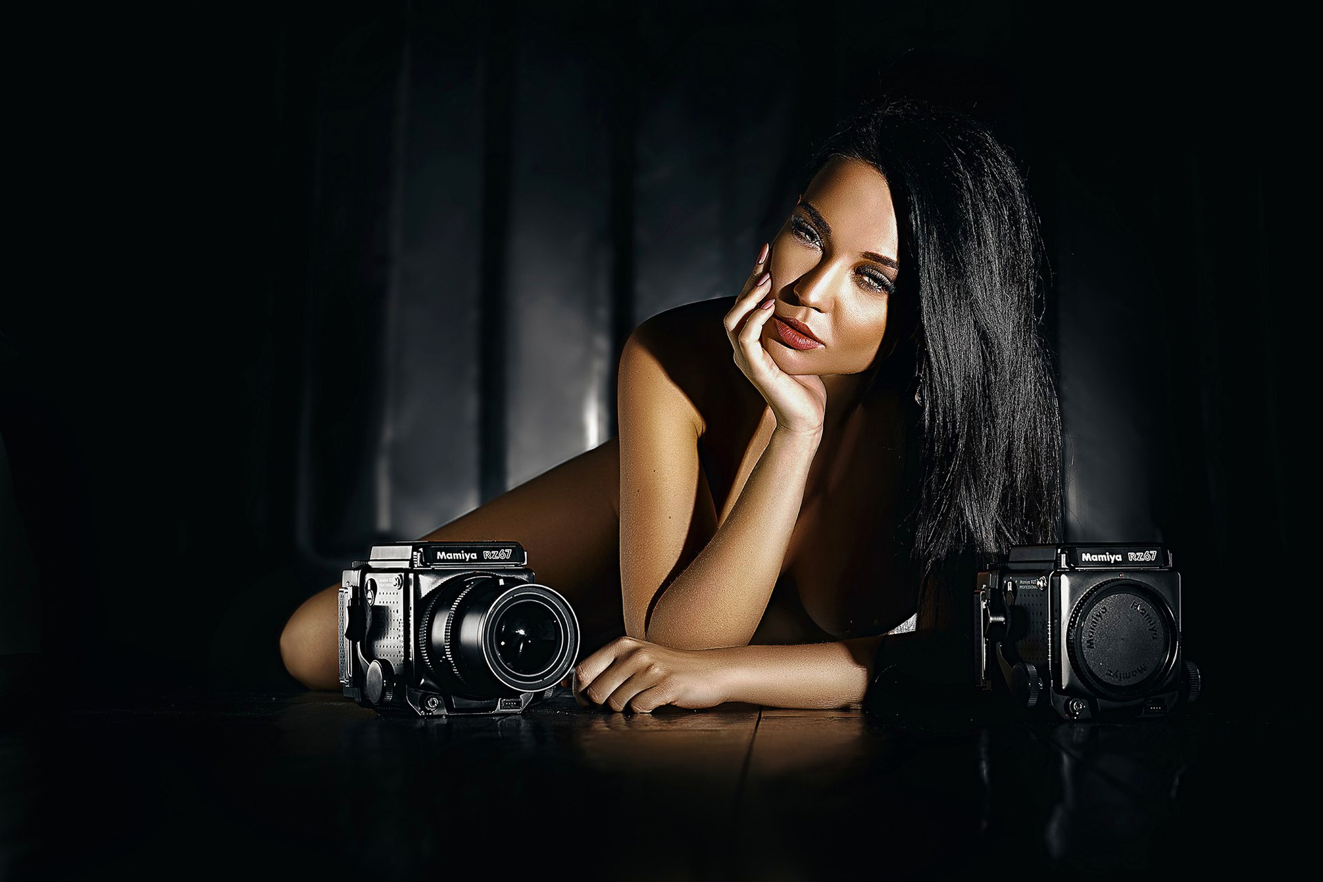 Portrait éditorial en clair-obscur avec deux Mamiya RZ67 pour un client de Digne-les-Bains